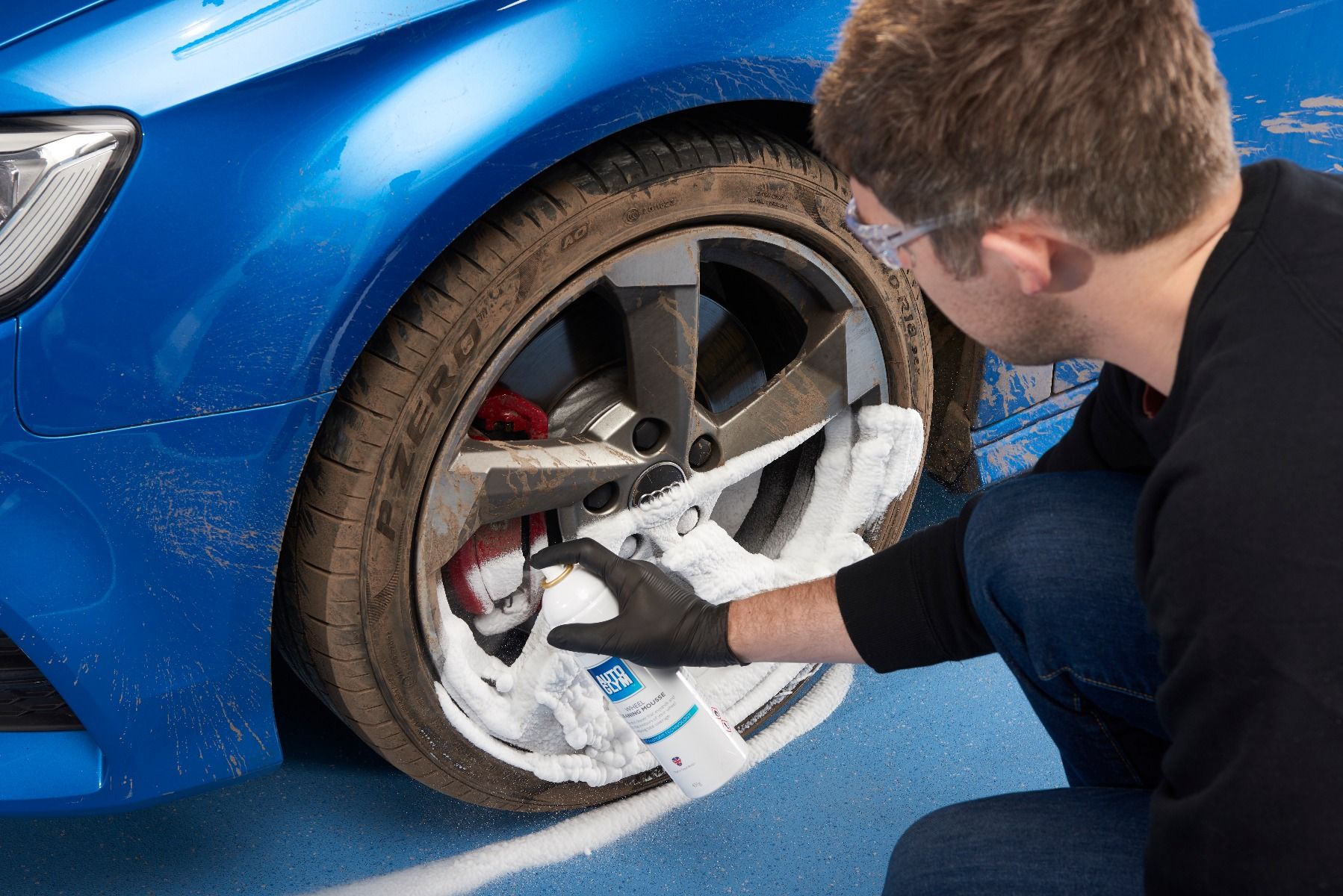 autoglym-wheel-cleaning-mousse-2.jpg
