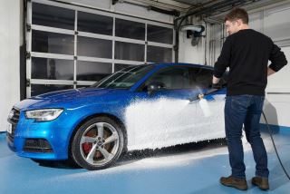 Umývanie auta wapkou a produktami autoglym